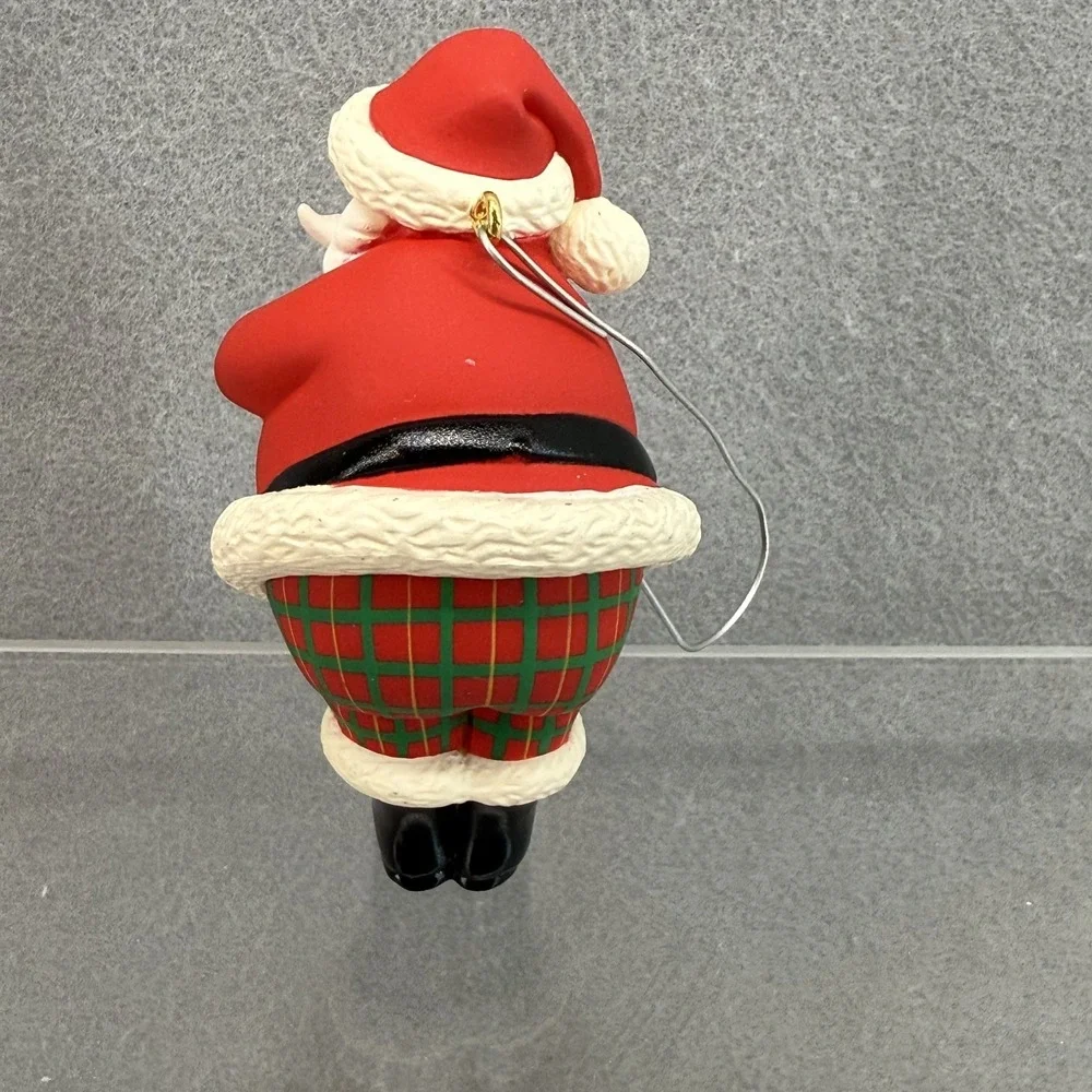 Hallmark Keepsake 2005‎ A Putter for Santa Christmas Ornament